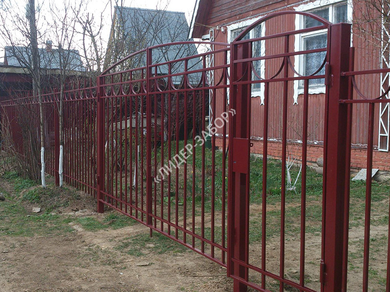 Цена Профильный секционный забор темно-красного цвета в Москве Купить Профильный секционный забор темно-красного цвета