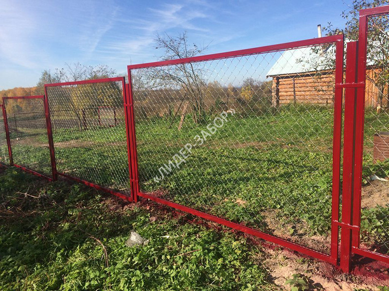 Купить Секционный забор красного цвета из сетки рабицы